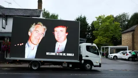 Several Detentions Carried Out After Trump and Epstein Pictures Projected on Royal Castle